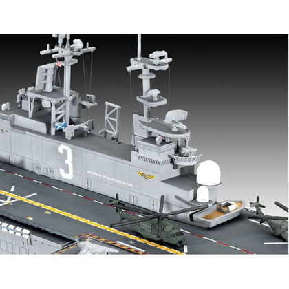 Revell US Navy Assault Carrier Wasp Class 1:700 Scale Plastic Model Kit