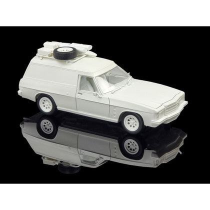 DDA Holden Max's HJ Panel Van 1:24 Scale Plastic Model Kit