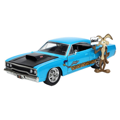 Looney Tunes 1970 Plymouth Road Runner with Wile E Coyote Figure 1:24 Scale Diecast Vehicle Hollywood Ride